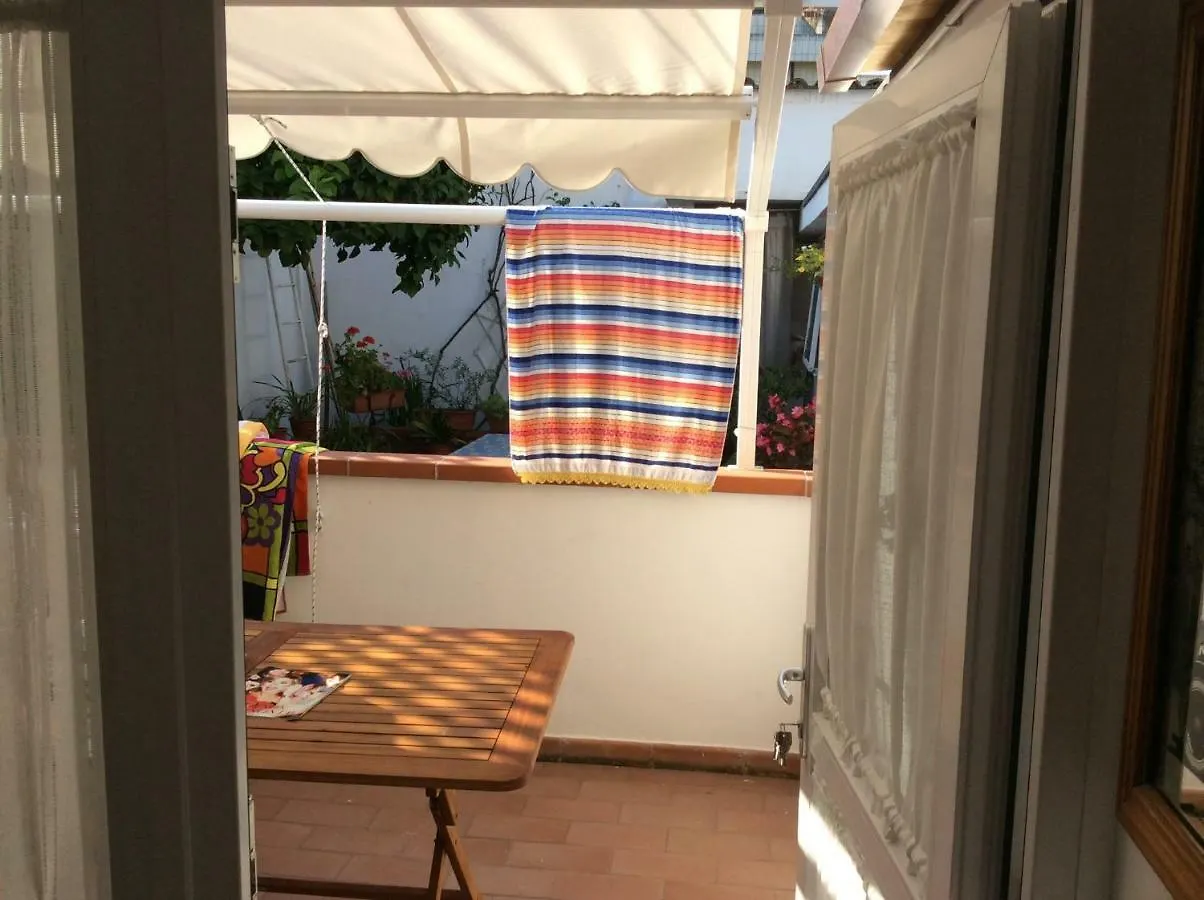 Apartment Appartamento Molto Carino Viareggio